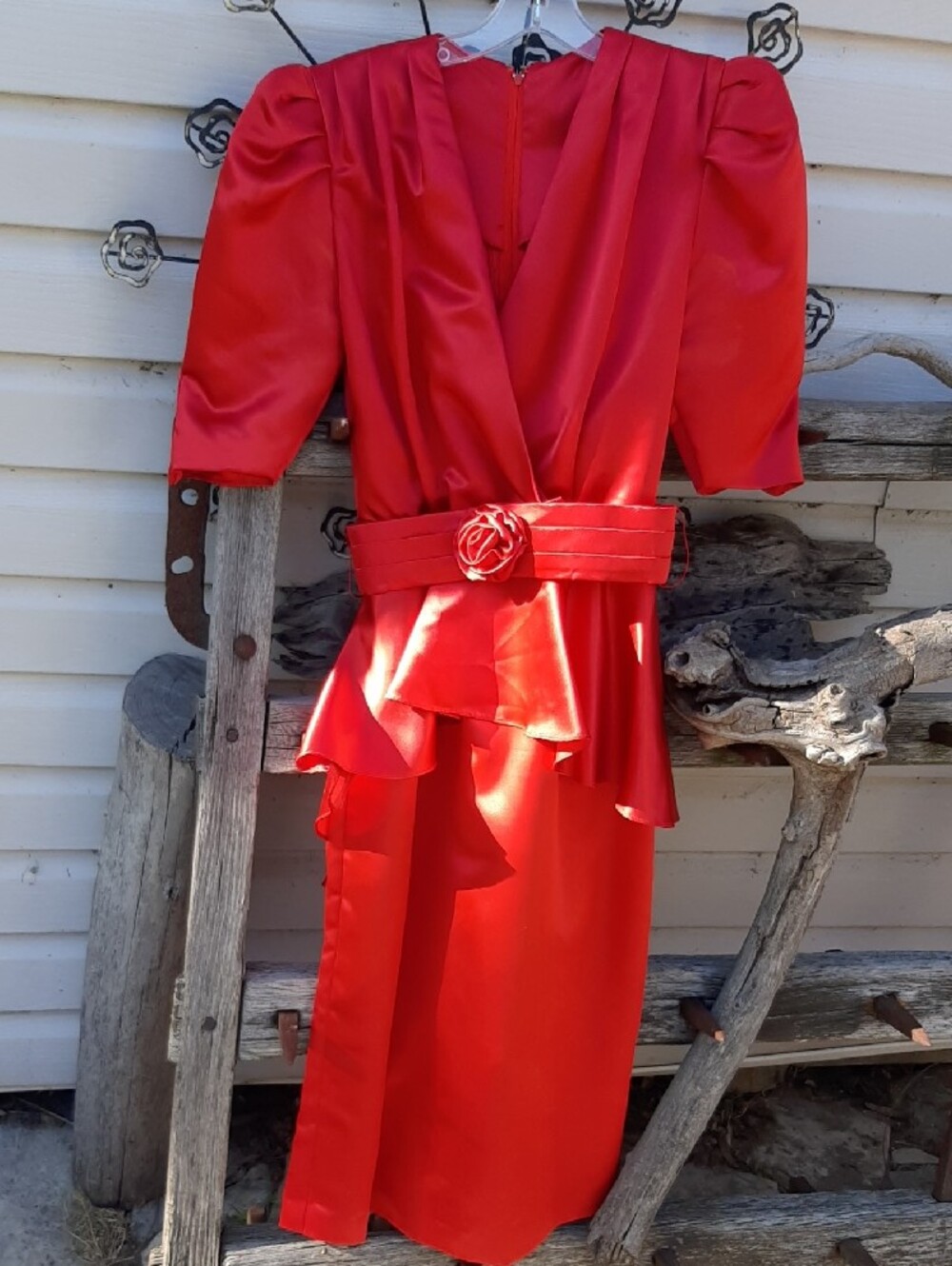 70's NU-MODE💋True Deep Red V‑Neck Midi Dress with Rosette Belt Back Zip Sz S - Picture 4 of 10